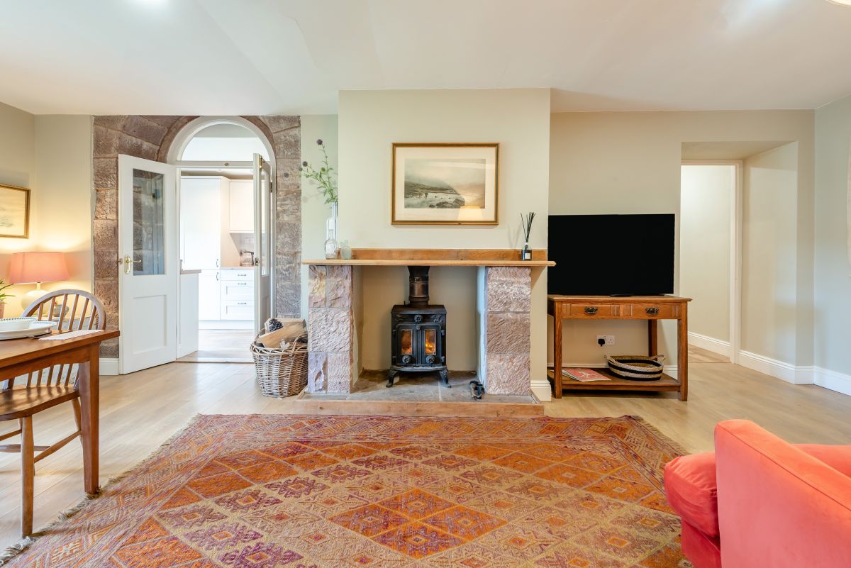 Peg Top, listing photograph 5