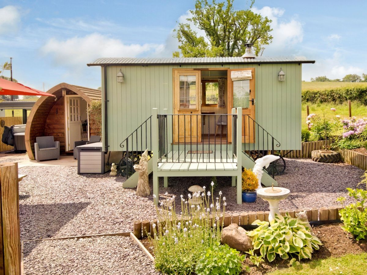 Skirrid View Shepherd Hut, listing photograph 10