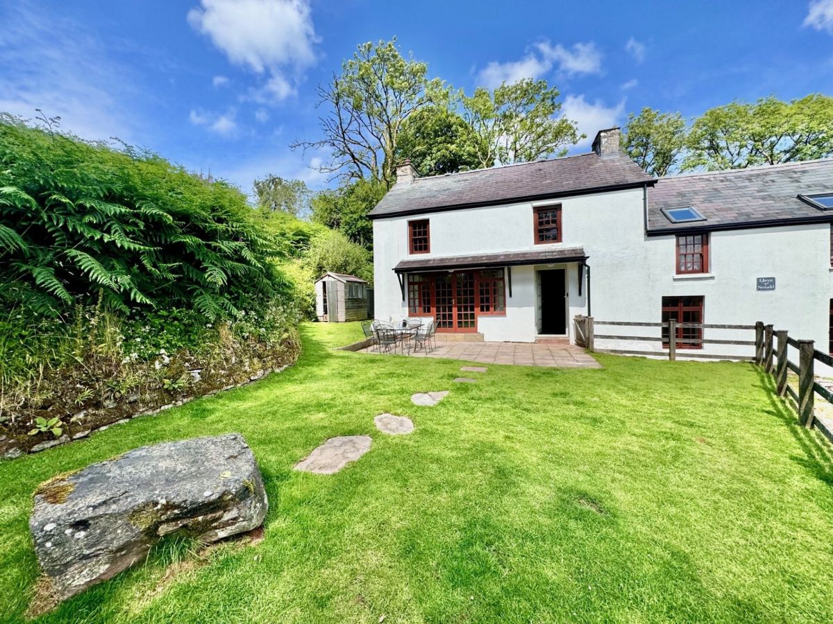 Llwyn-y-neuadd, listing photograph 3