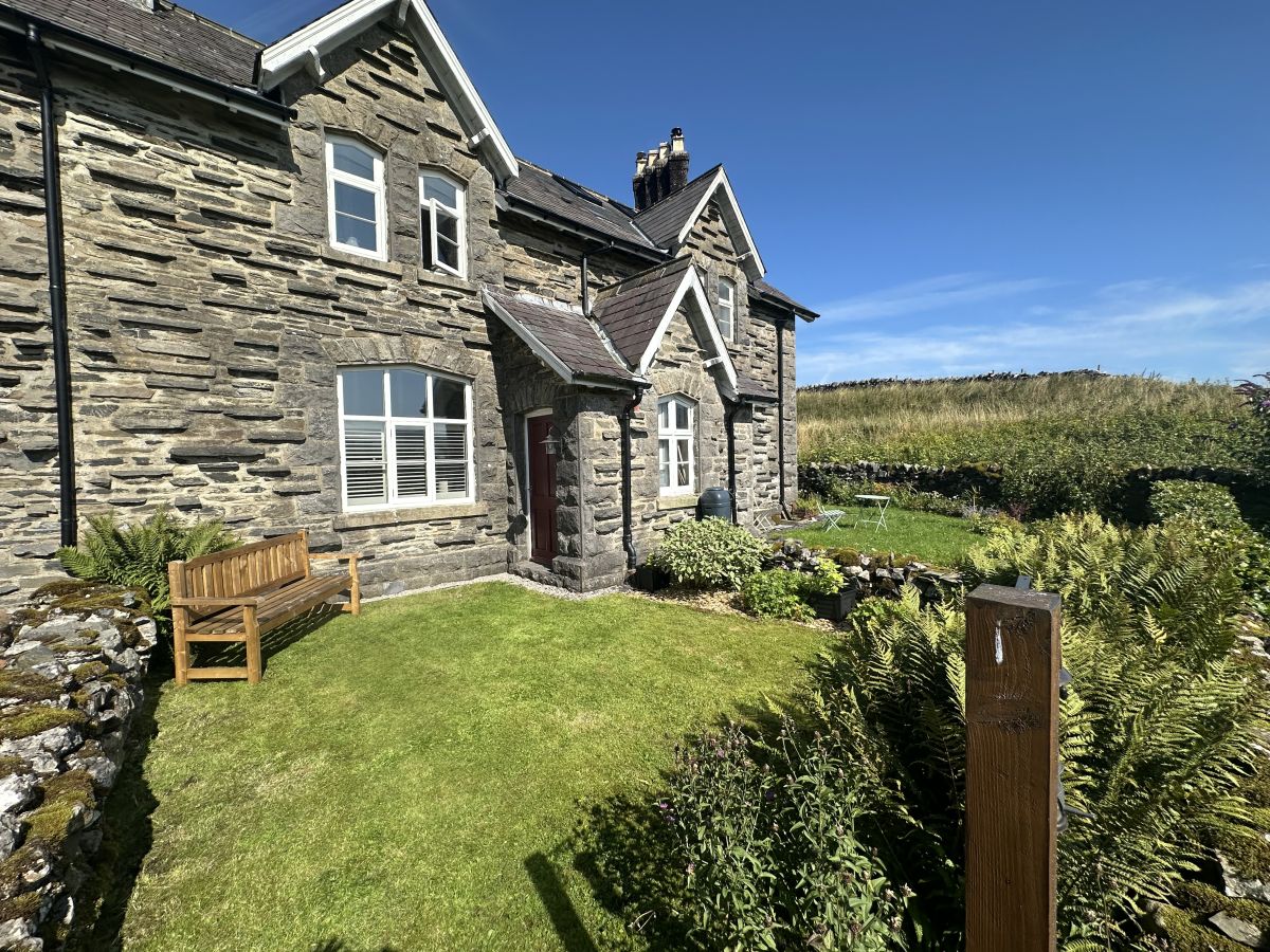 2 Railway Cottages