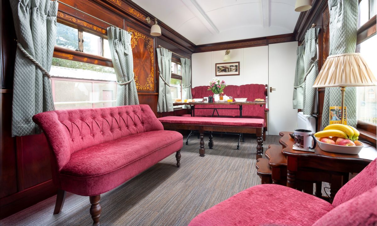 Esk Pullman Carriage, listing photograph 5