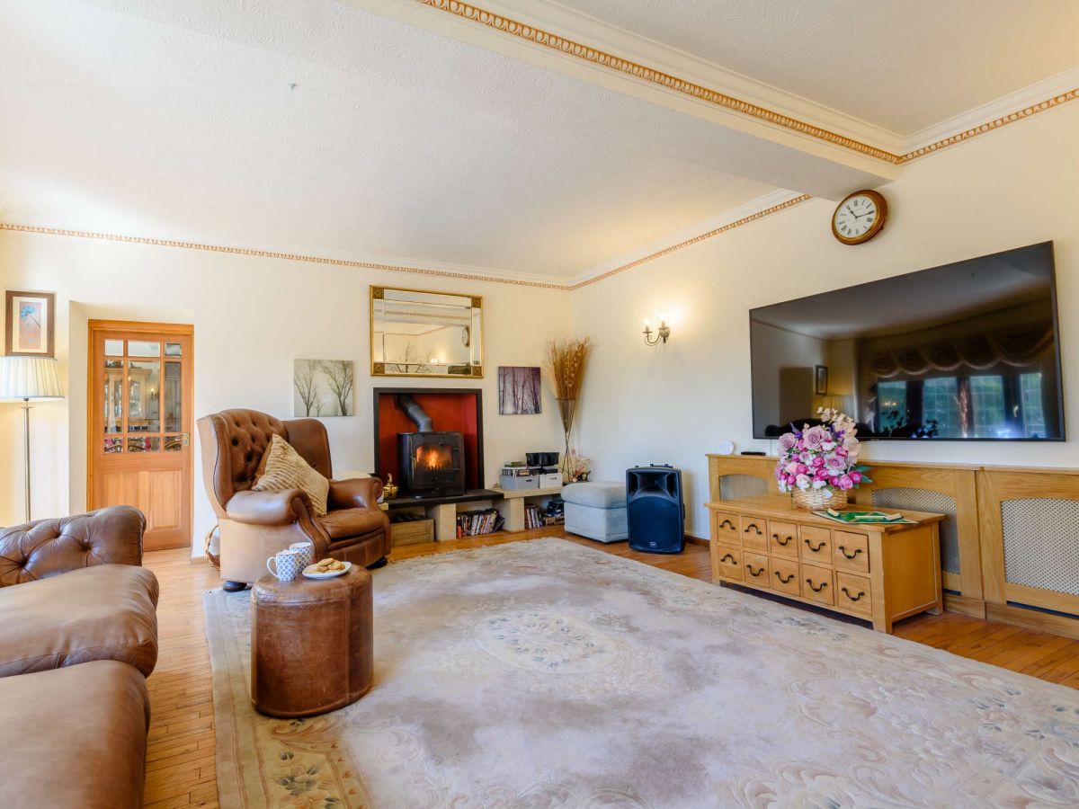 Southwood Chase, listing photograph 3