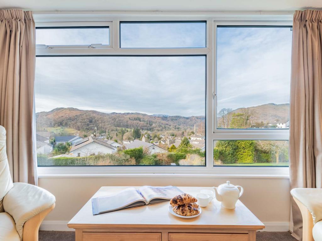 Ambleside Heights, listing photograph 5