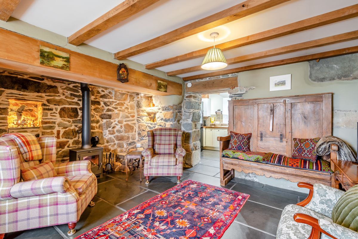 Cosy Mountain Farmhouse, listing photograph 7