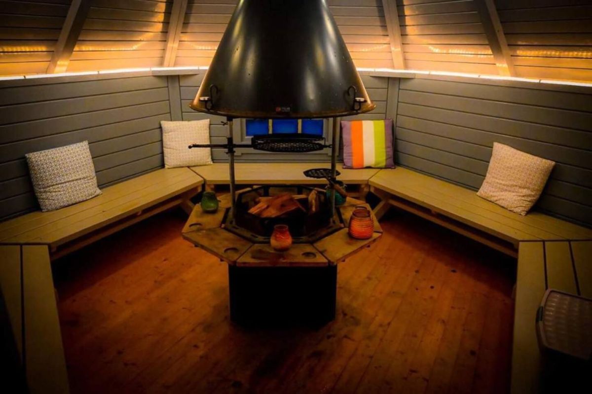 Hot Tub Hideaway 3, listing photograph 9