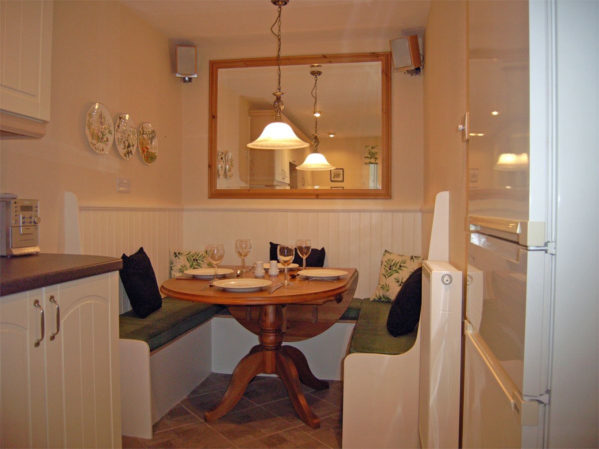 Pinegrove Cottage, listing photograph 2