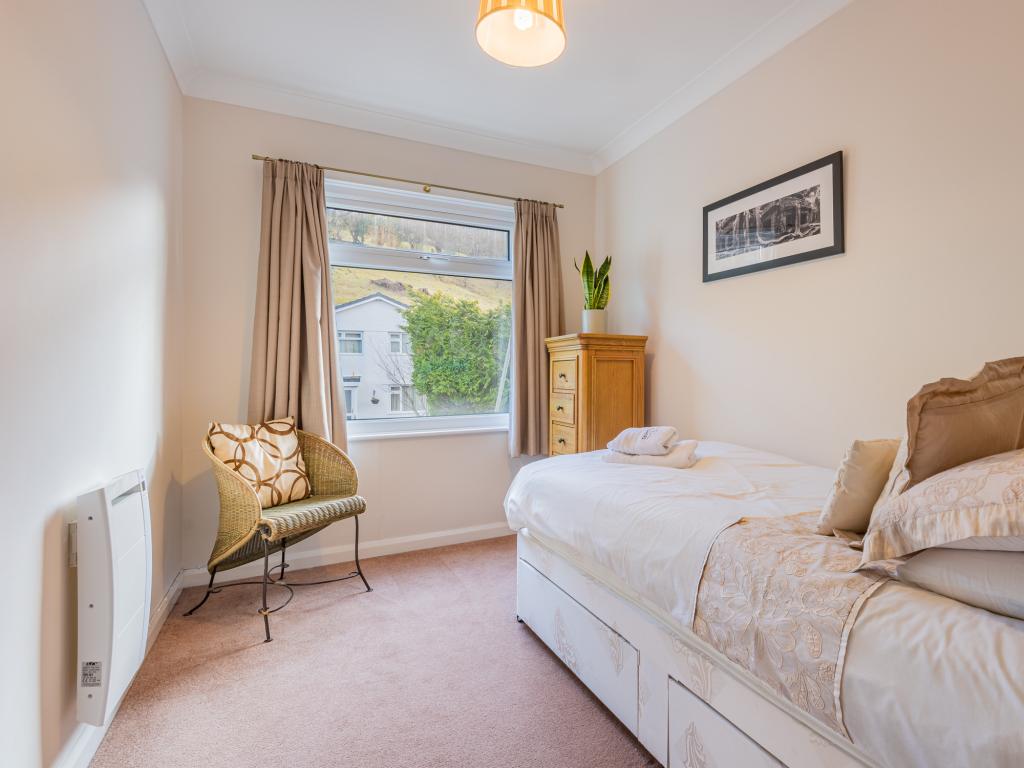 Ambleside Heights, listing photograph 12