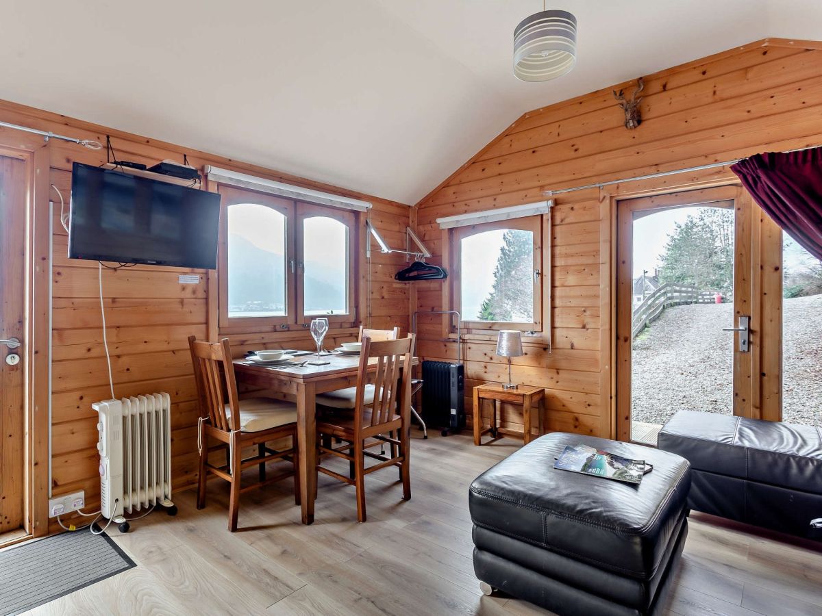 Loch Earn Milestone Cabin, listing photograph 4