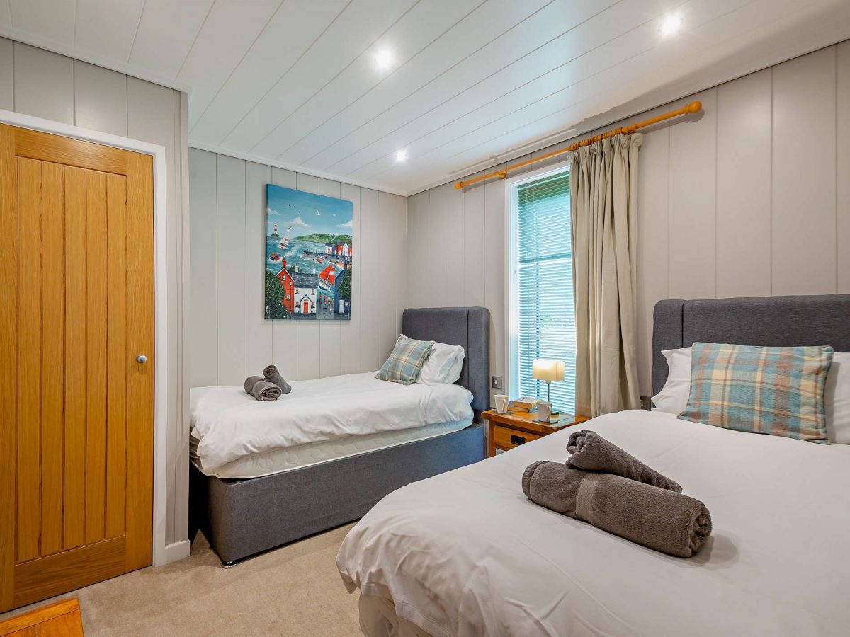 Dragonfly Lodge, listing photograph 10