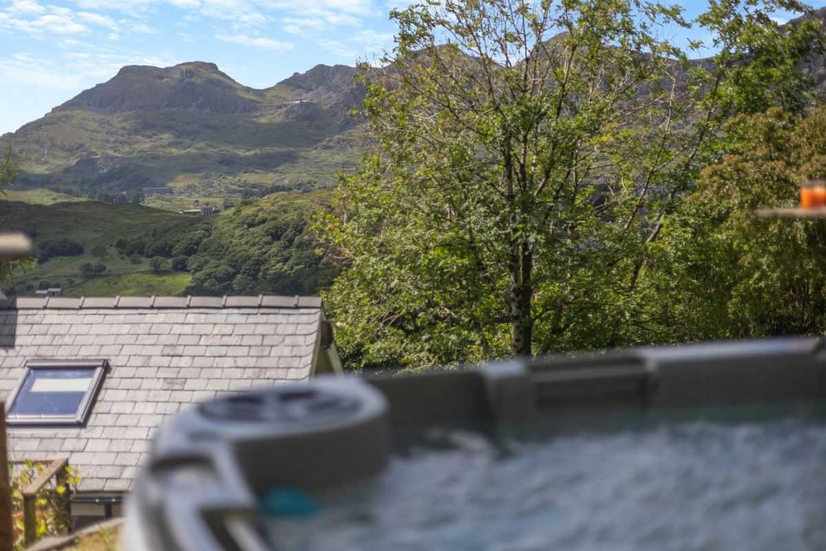 The Mountains House, listing photograph 7