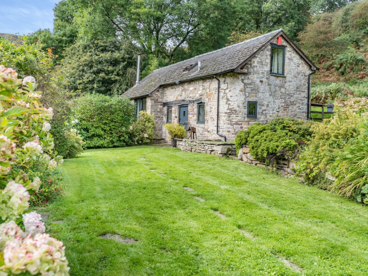 Cwm Bach Barn