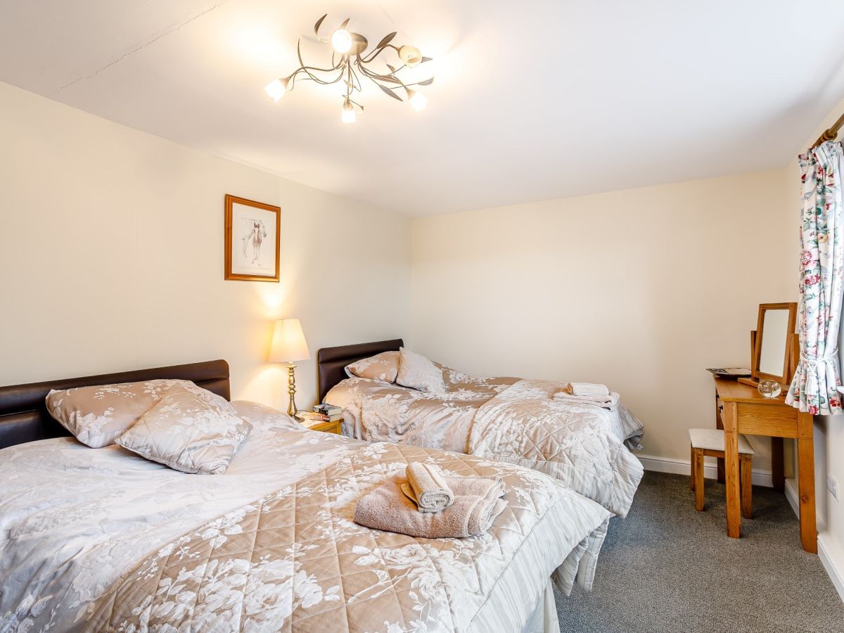 Folly Farm Cottage, listing photograph 12
