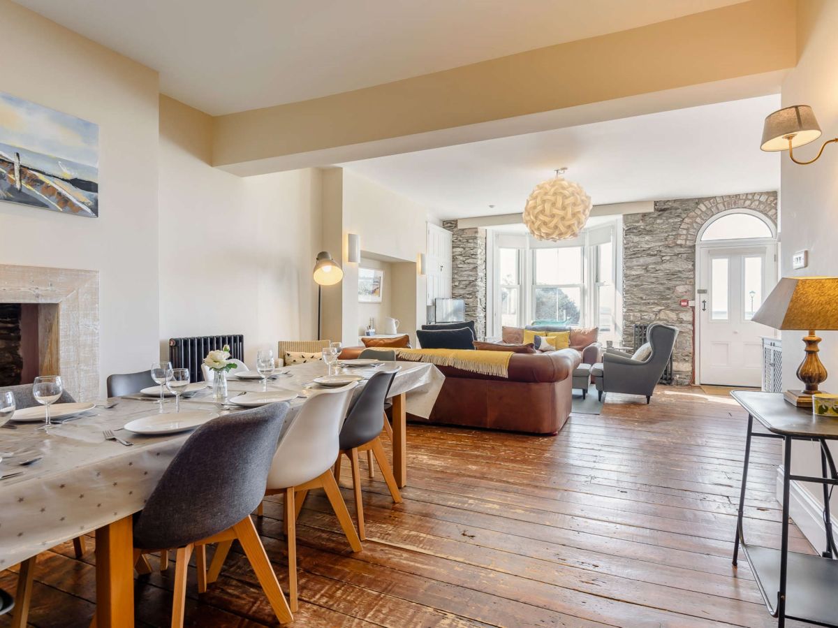 Bodfor House, listing photograph 3