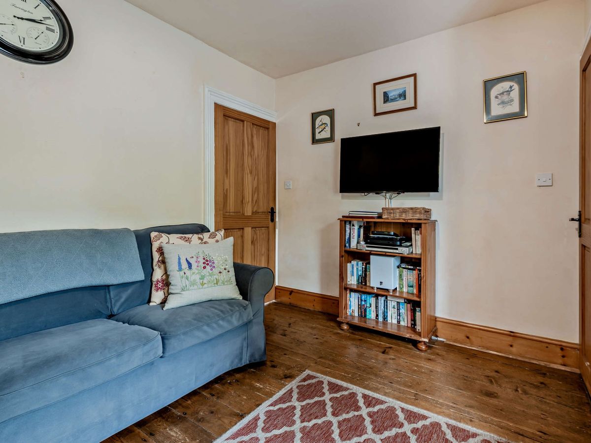 Apple Tree House, listing photograph 4