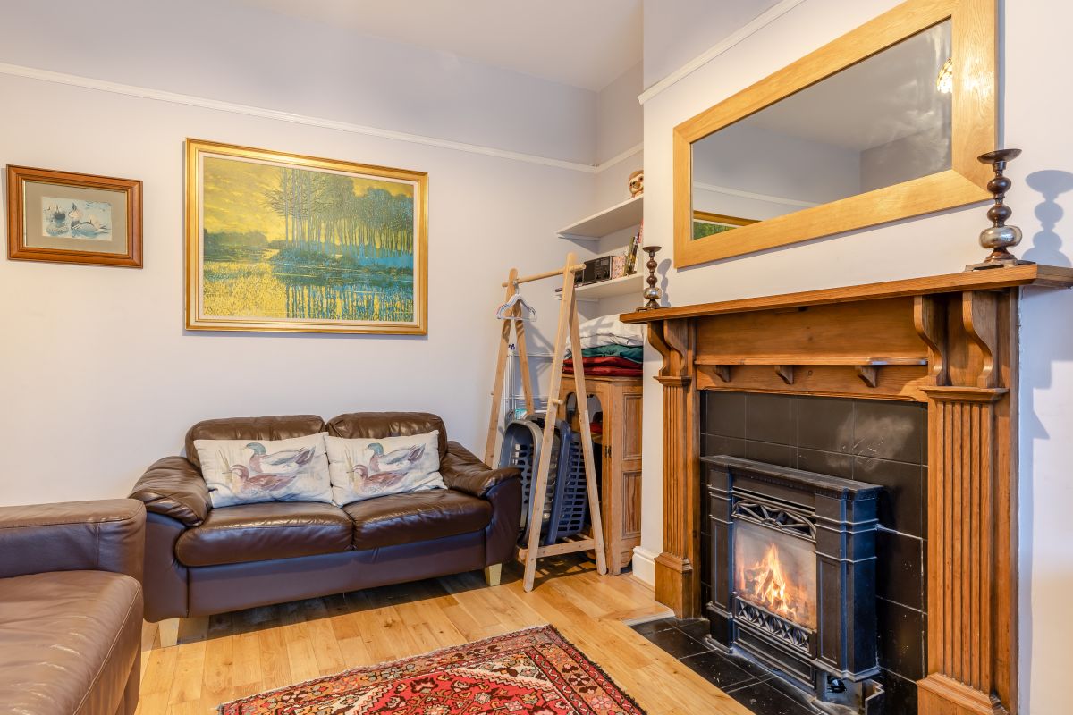Victorian Garden Cottage, listing photograph 3