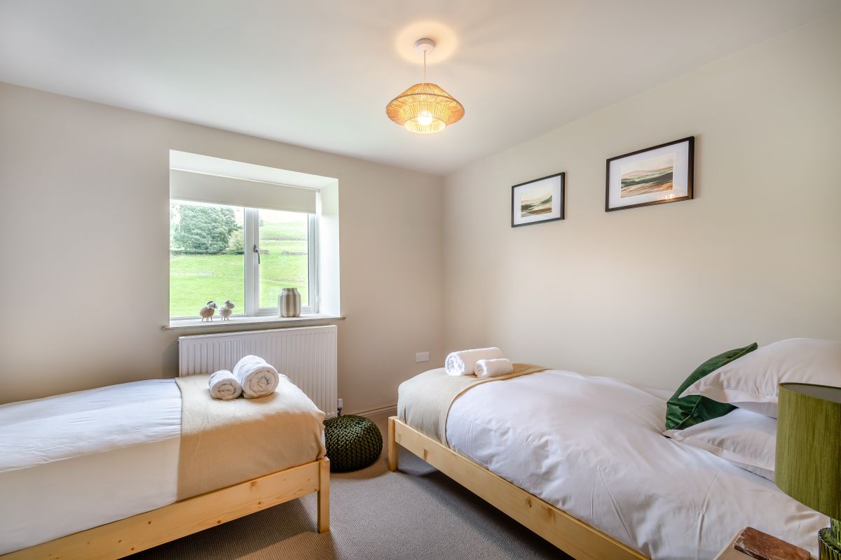 No1 Simonstone, listing photograph 4