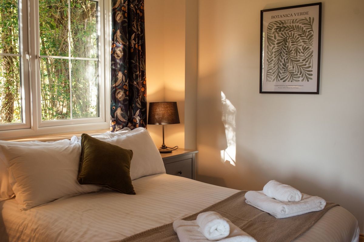 Saltspring Lodge, listing photograph 6