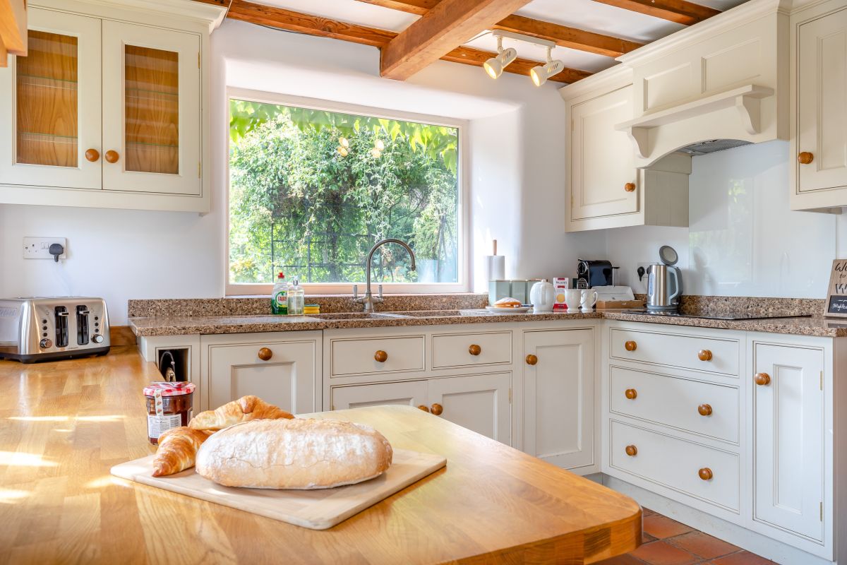 Canalside Cottage, listing photograph 10