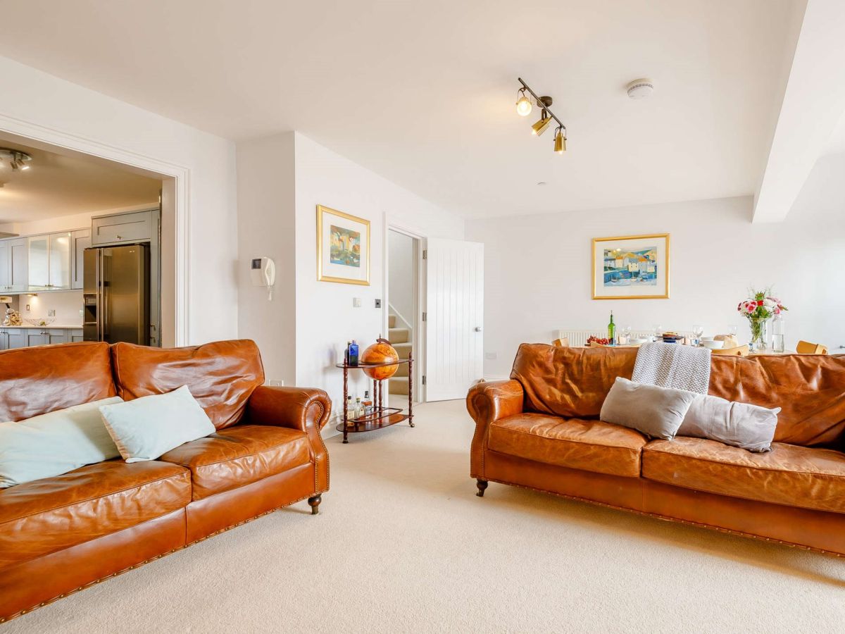 The Westhaven Penthouse, listing photograph 3