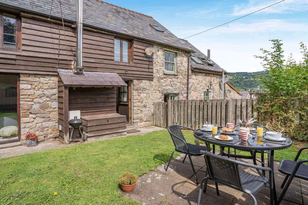 Usk Valley Cottage, listing photograph 2