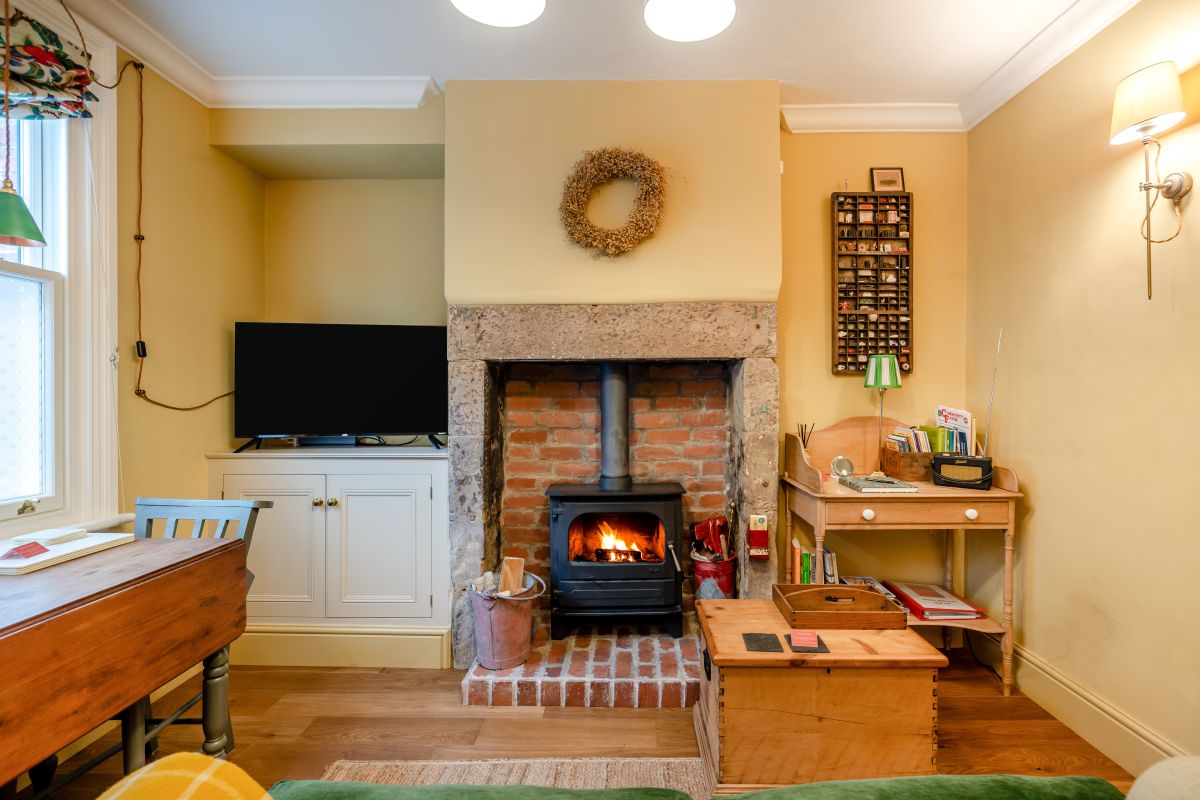 Little Red Brick, listing photograph 3