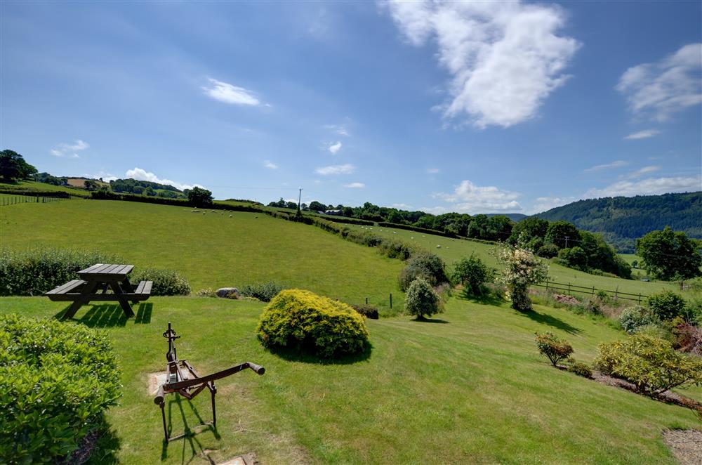 Carnedd Llywelyn, listing photograph 12