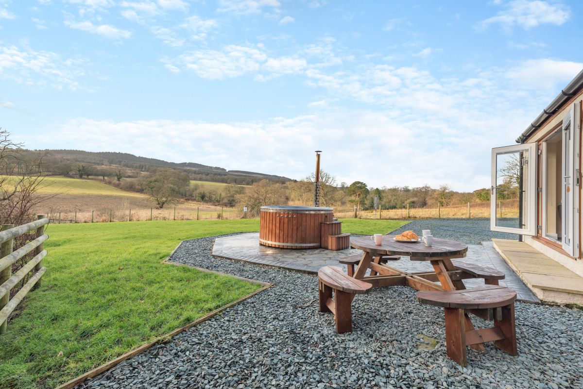 Isel Gate Cottage, listing photograph 2