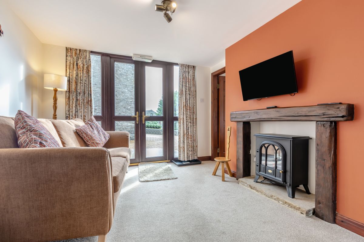 Poppies Court, listing photograph 4