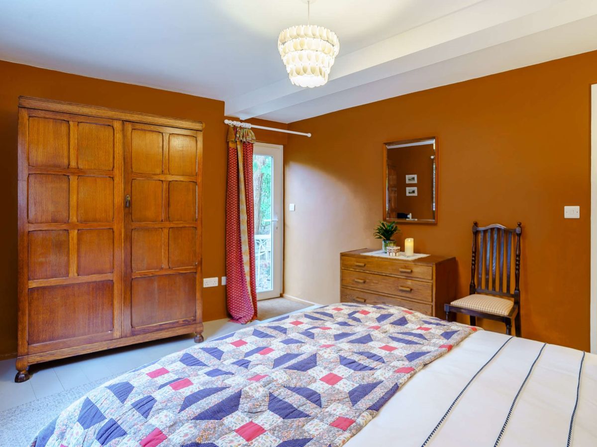 Red How Lodge, listing photograph 11
