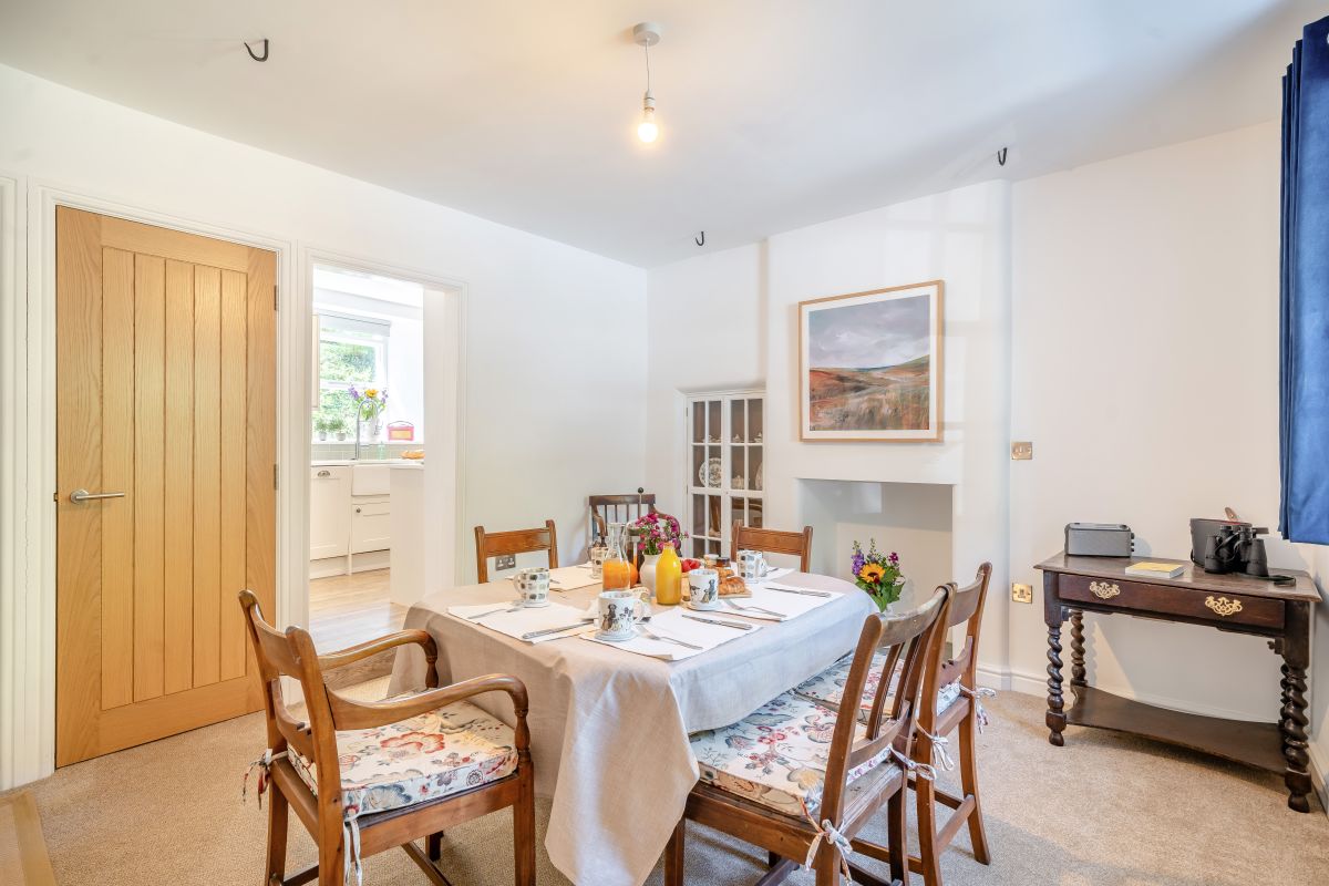 Western Cottage, listing photograph 2