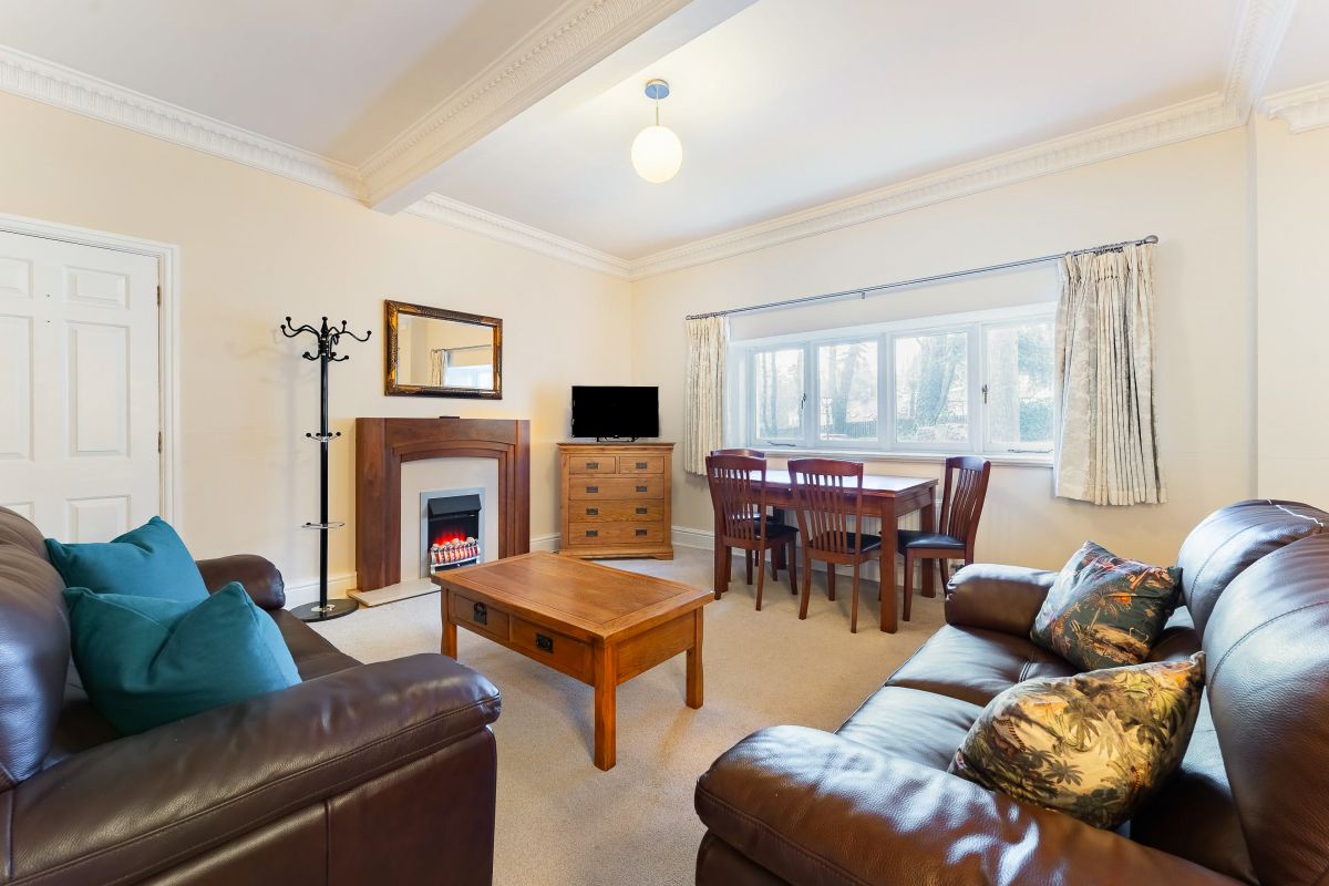 6 Meadowcroft House, listing photograph 2