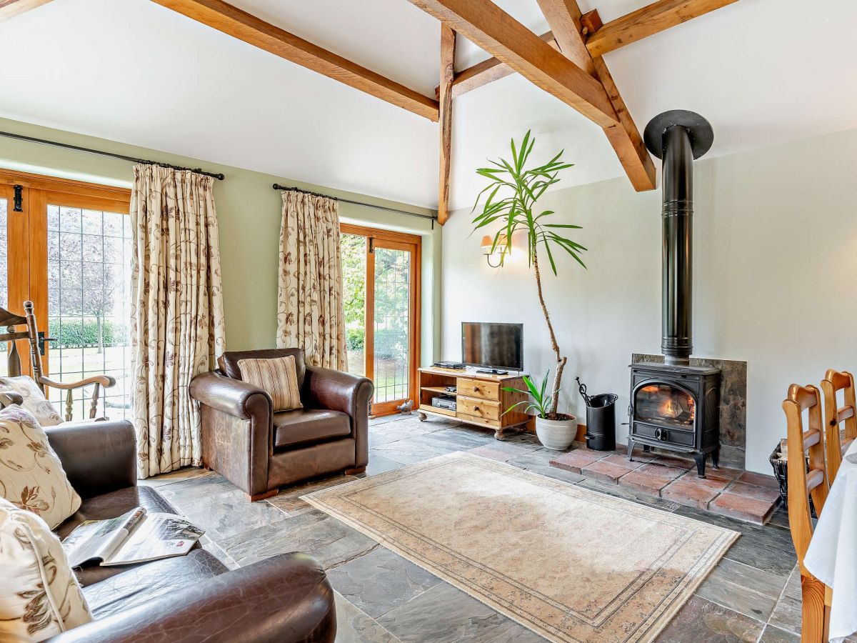 Holly Lodge - Bettws Newydd, listing photograph 3