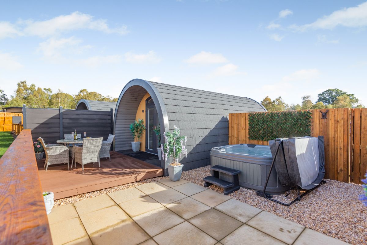 Hot Tub Hideaway 2