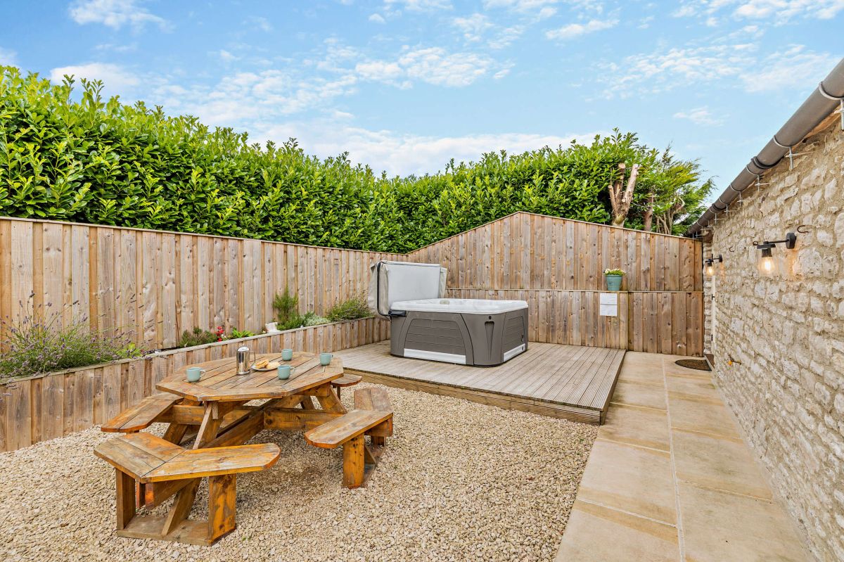 Hideaway at Heathcote, listing photograph 2