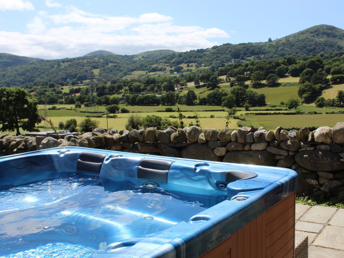 Conwy Valley Farmhouse, listing photograph 3