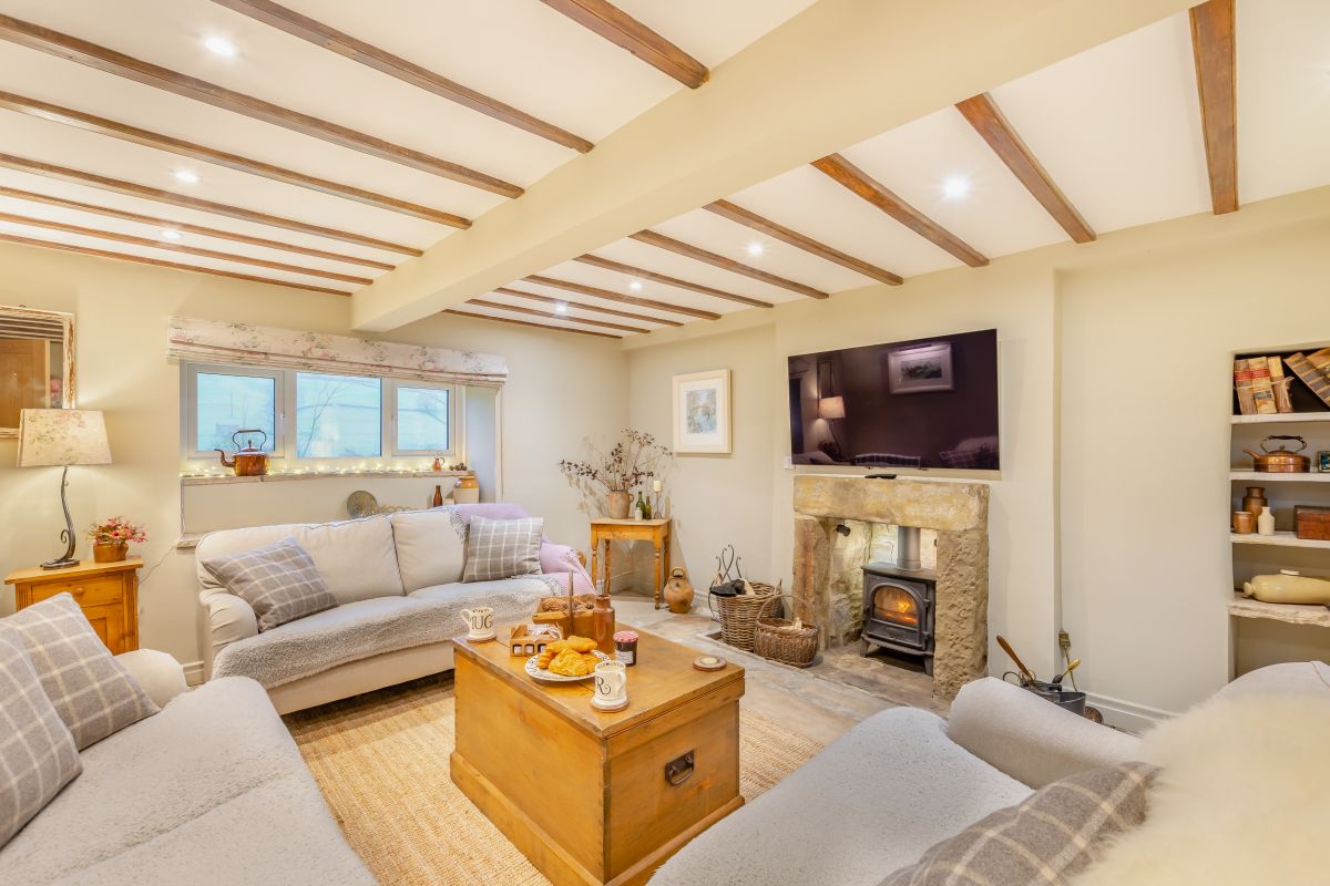 Theas Cottage, listing photograph 3