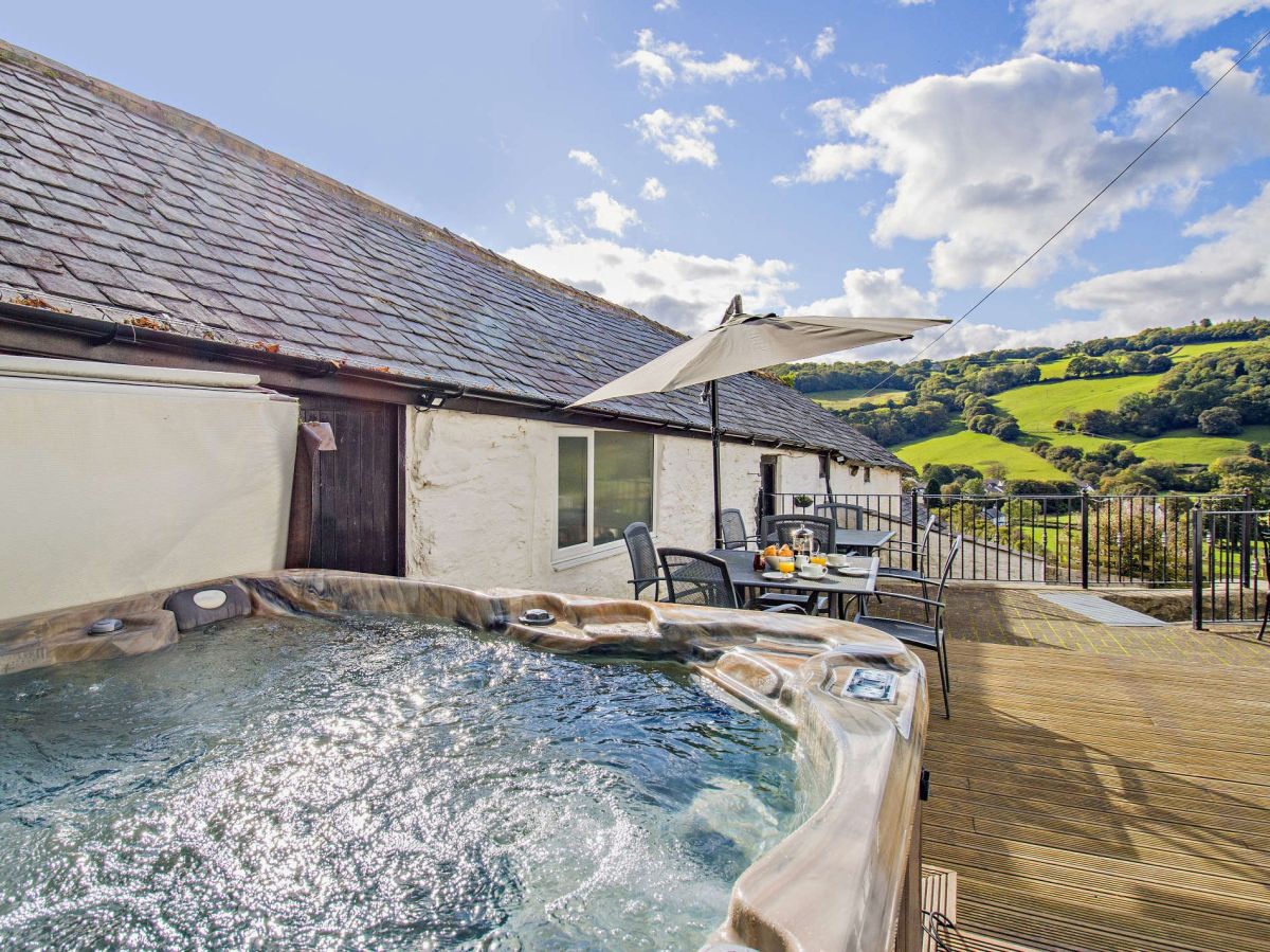 50 Acre House, listing photograph 3