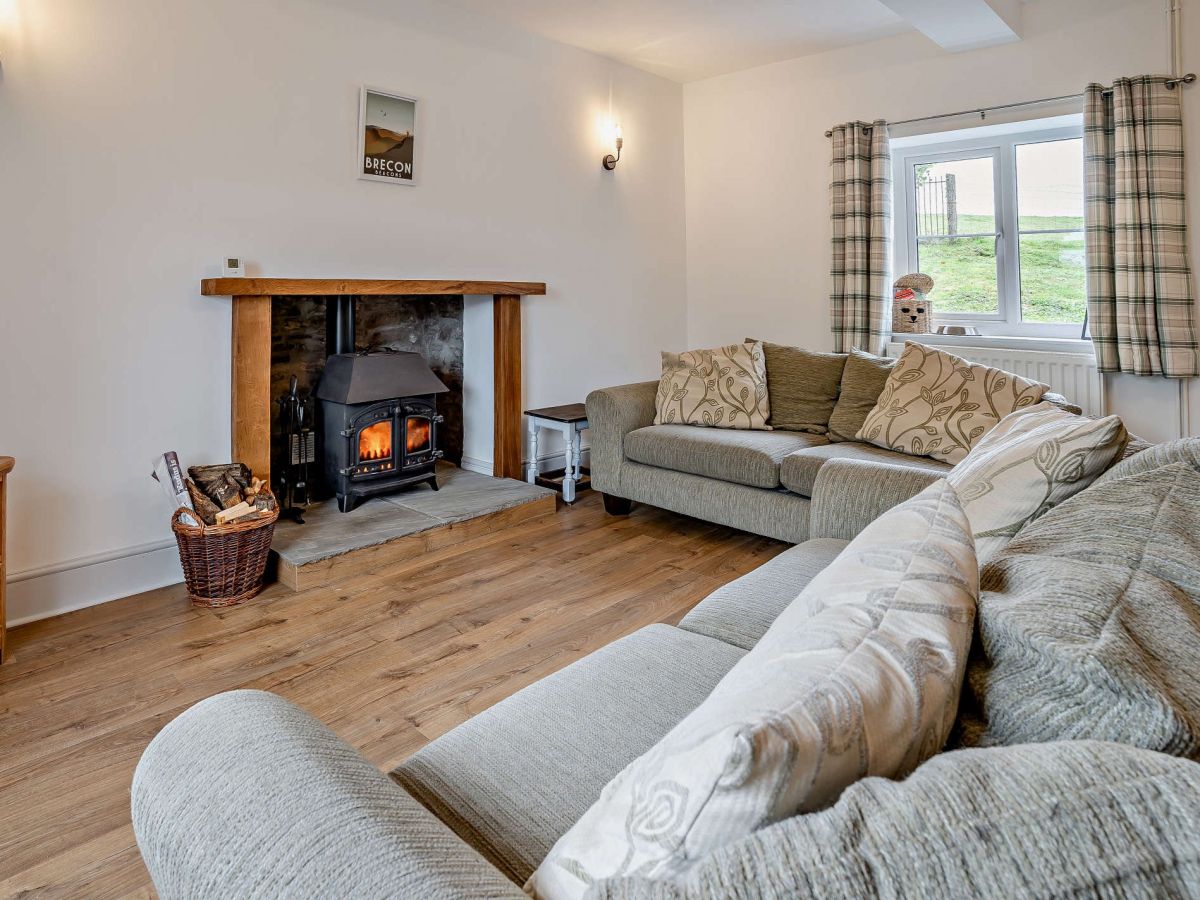 Dan-y-crug Farmhouse, listing photograph 8