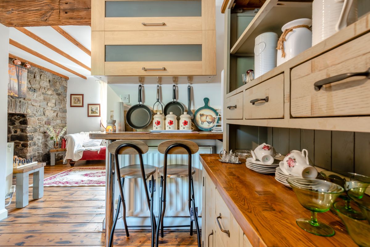 Smokey's Cottage, listing photograph 7