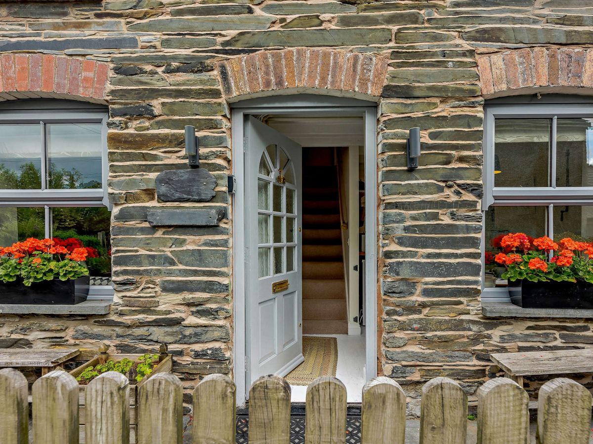 Slate Cottage Pennal, listing photograph 3