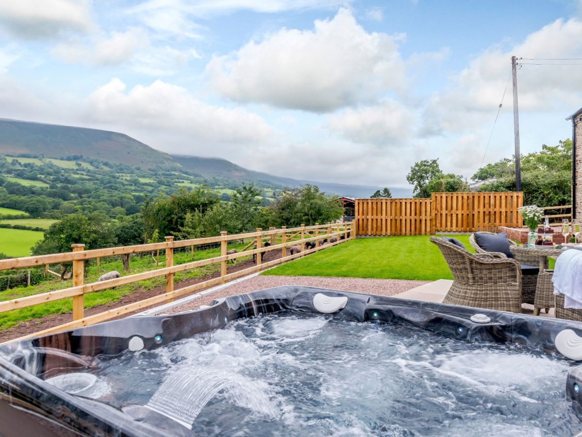 Penydre Farm Cottage, listing photograph 2