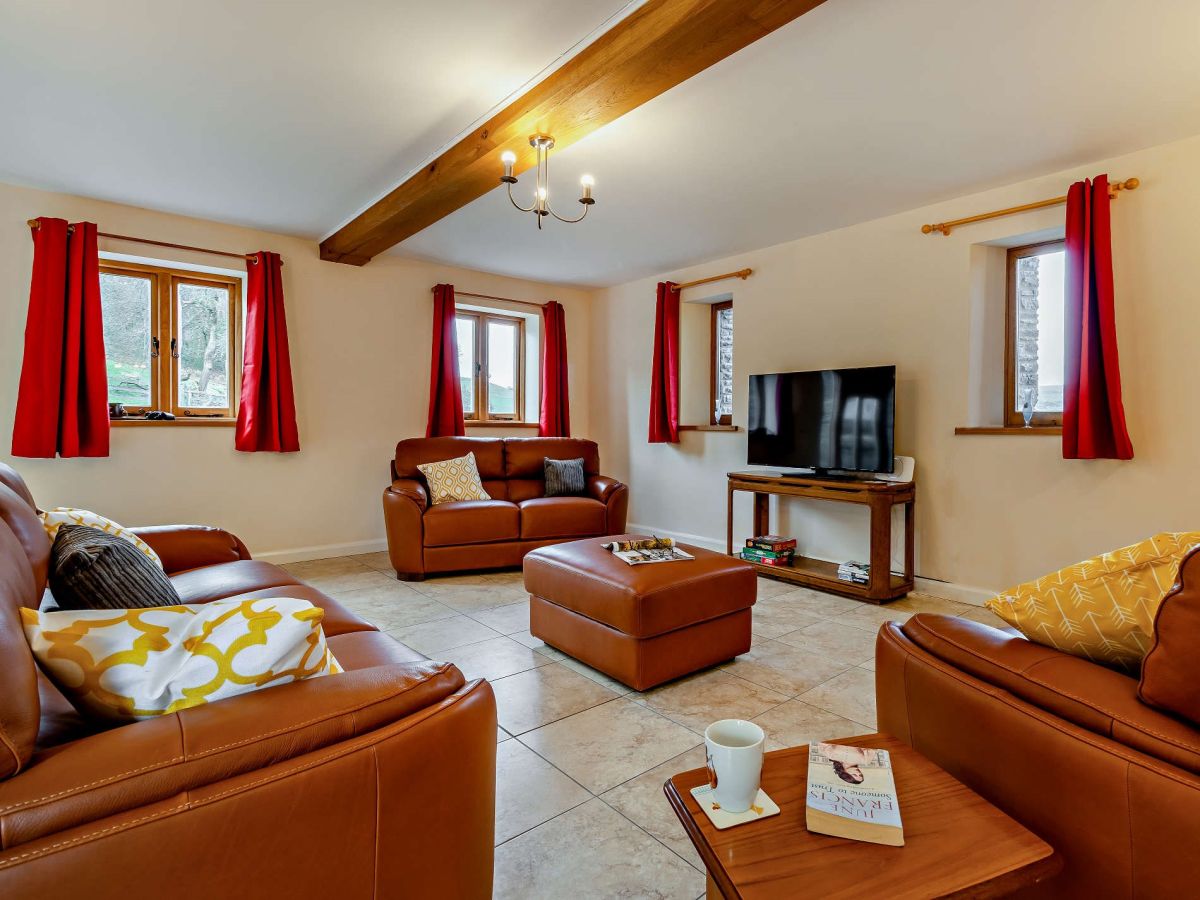 Middle Pentre Barn, listing photograph 3