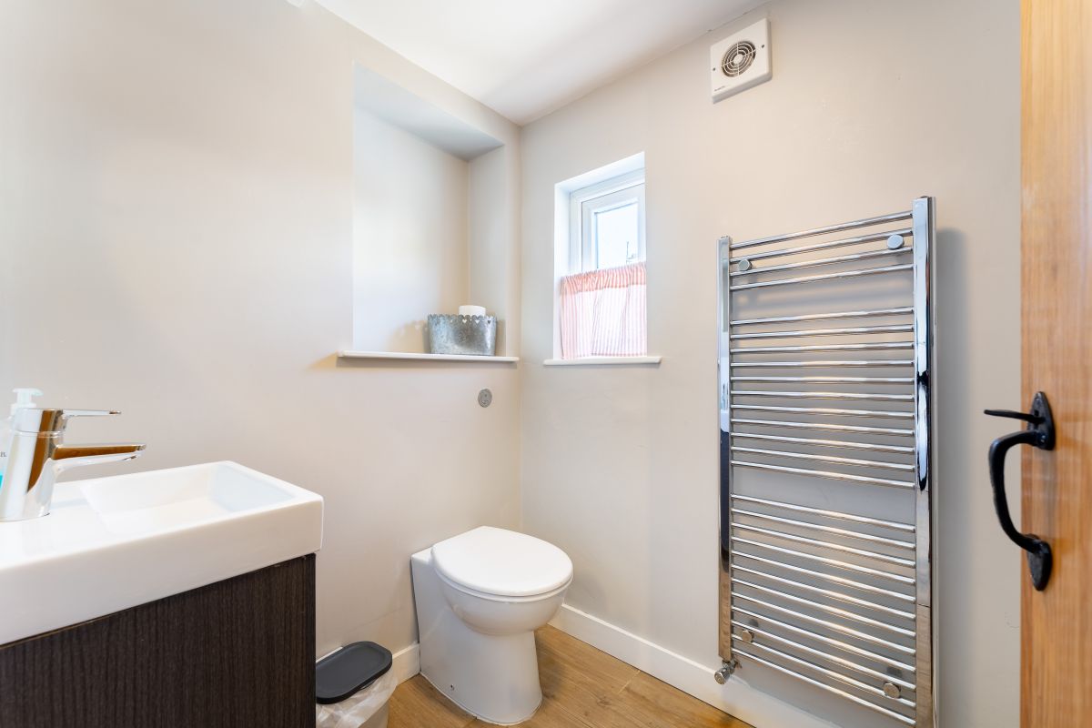 Apple Tree Cottage, listing photograph 12