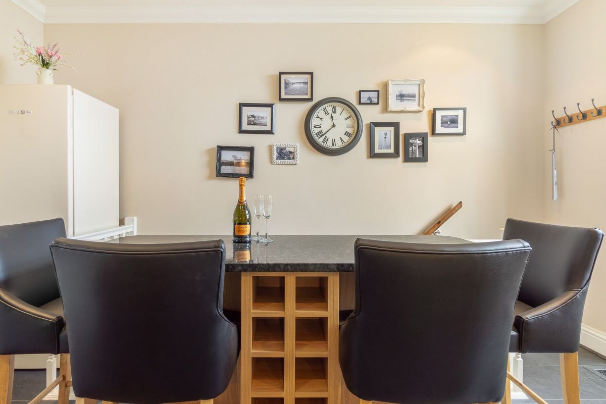 Chapel House at No 8, listing photograph 7