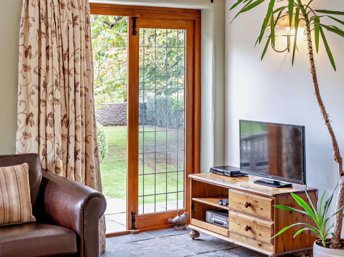 Holly Lodge - Bettws Newydd, listing photograph 8