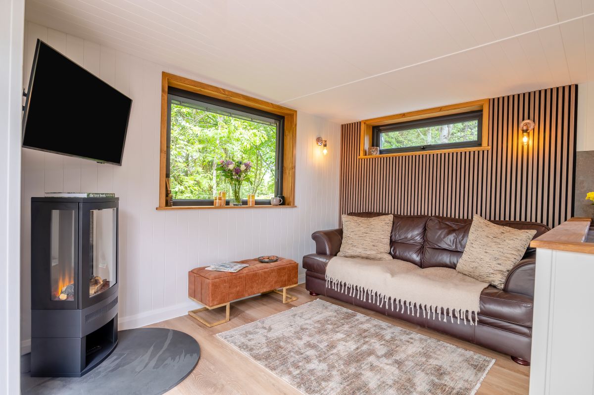 The Bird House, listing photograph 11