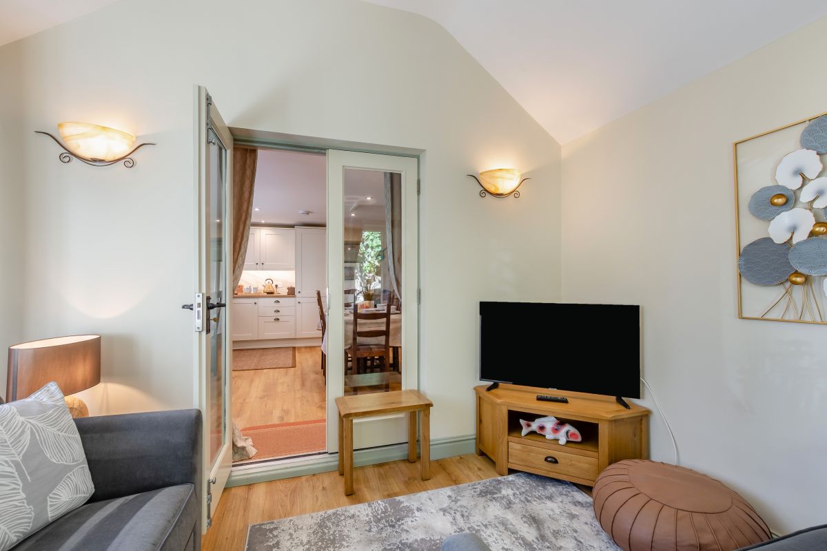 Sunrise Cottage, listing photograph 8