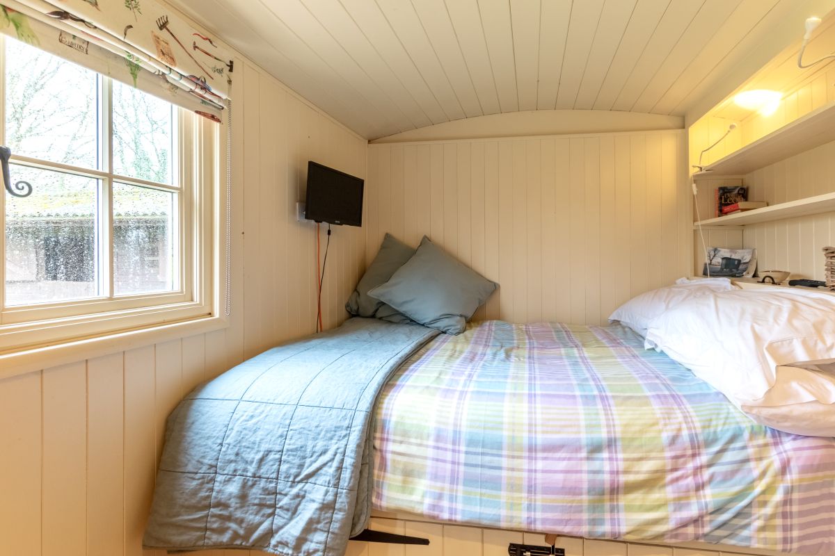 Spring House Shepherd's Hut, listing photograph 6