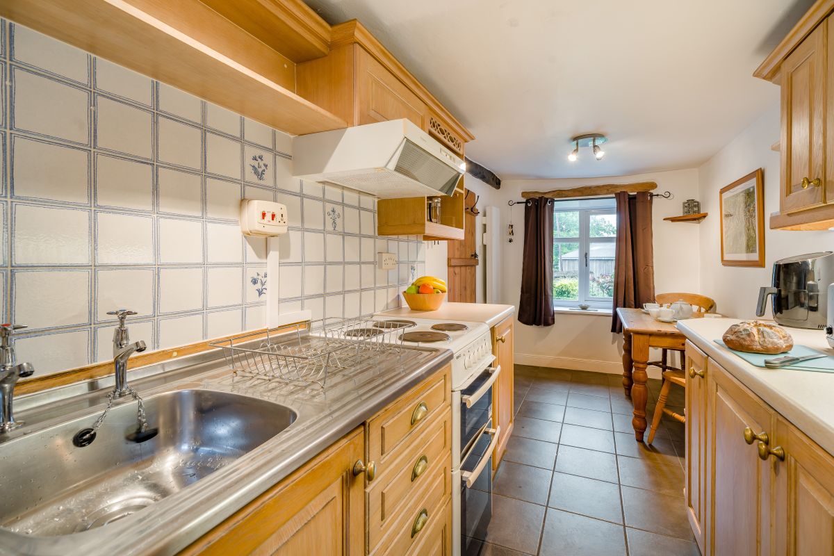 St. Annes Cottage, listing photograph 9