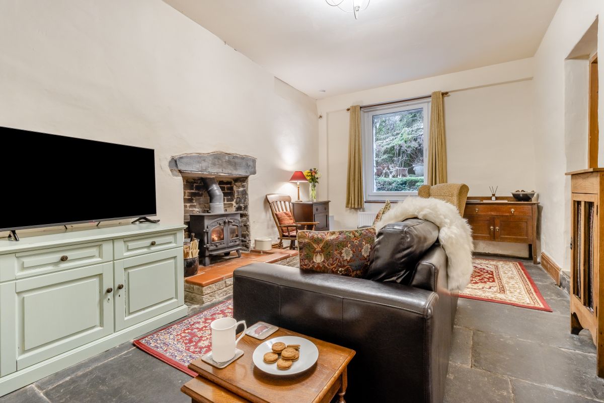 Bwthyn Glan Y Dwr, listing photograph 4
